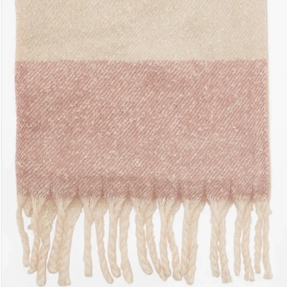 New Women’s Scarf Wrap Gentle Fawn Huntington Fringe Ends Cozy Cream Pale Pink
